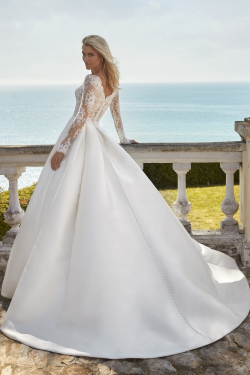WINI Wedding Dress Pronovias collection 2026 | Boutique Paris