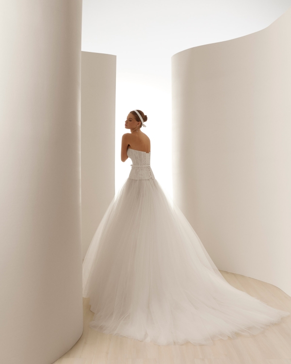 DESTINO Wedding Dress Aire Barcelona Collection 2027 | Paris Boutique DESTINO Wedding Dress Aire Barcelona Collection 2027 | Paris Boutique