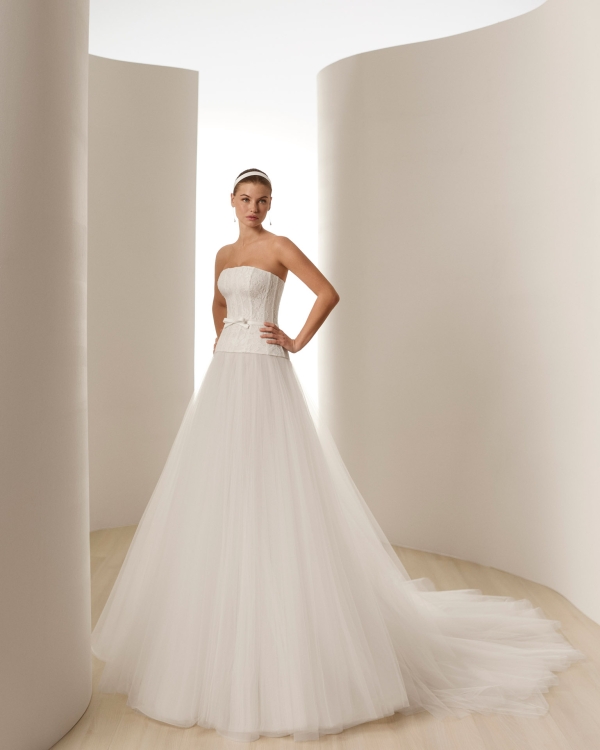 DESTINO Wedding Dress Aire Barcelona Collection 2027 | Paris Boutique DESTINO Wedding Dress Aire Barcelona Collection 2027 | Paris Boutique