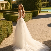 XENEA Wedding Dress Aire Barcelona Collection 2027 | Paris Boutique XENEA Wedding Dress Aire Barcelona Collection 2027 | Paris Boutique