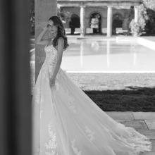 XIOMAR Wedding Dress Aire Barcelona Collection 2027 | Paris Boutique XIOMAR Wedding Dress Aire Barcelona Collection 2027 | Paris Boutique