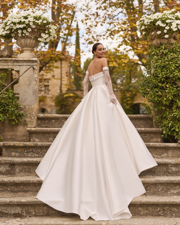 XIRAE Wedding Dress Aire Barcelona Collection 2027 | Paris Boutique XIRAE Wedding Dress Aire Barcelona Collection 2027 | Paris Boutique