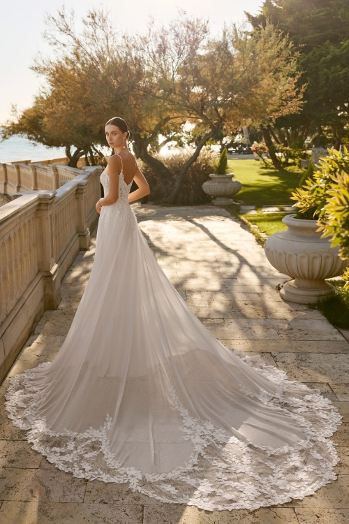 FENEYA Wedding Dress luna novias collection 2027: Paris Boutique