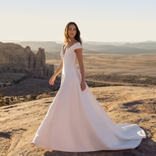 BERGAYA Wedding Dress Pronovias collection 2027 | Boutique Paris BERGAYA Wedding Dress Pronovias collection 2027 | Boutique Paris