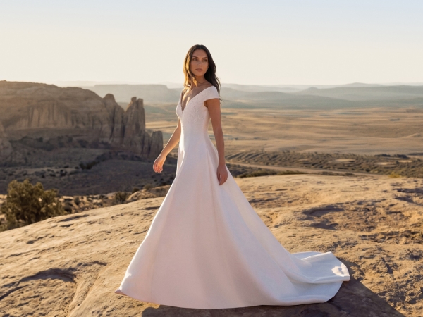 BERGAYA Wedding Dress Pronovias collection 2027 | Boutique Paris BERGAYA Wedding Dress Pronovias collection 2027 | Boutique Paris