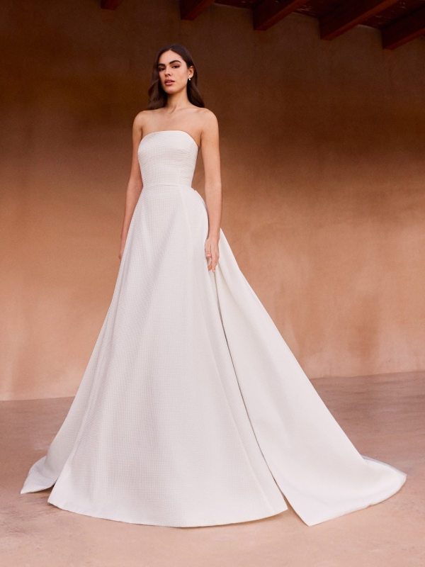 CRISANTEM Wedding Dress Pronovias collection 2027 | Boutique Paris CRISANTEM Wedding Dress Pronovias collection 2027 | Boutique Paris