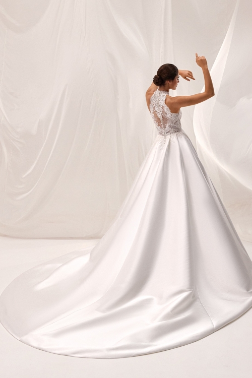 ELBAITE Wedding Dress Pronovias collection 2027 | Boutique Paris