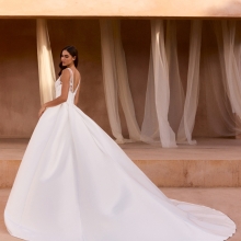 GRENAY Wedding Dress Pronovias collection 2027 | Boutique Paris GRENAY Wedding Dress Pronovias collection 2027 | Boutique Paris
