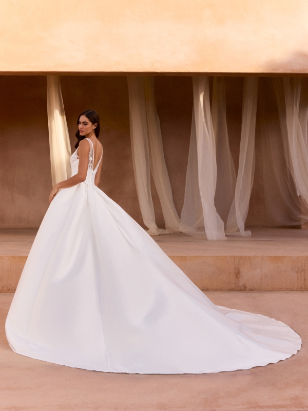 GRENAY Wedding Dress Pronovias collection 2027 | Boutique Paris GRENAY Wedding Dress Pronovias collection 2027 | Boutique Paris