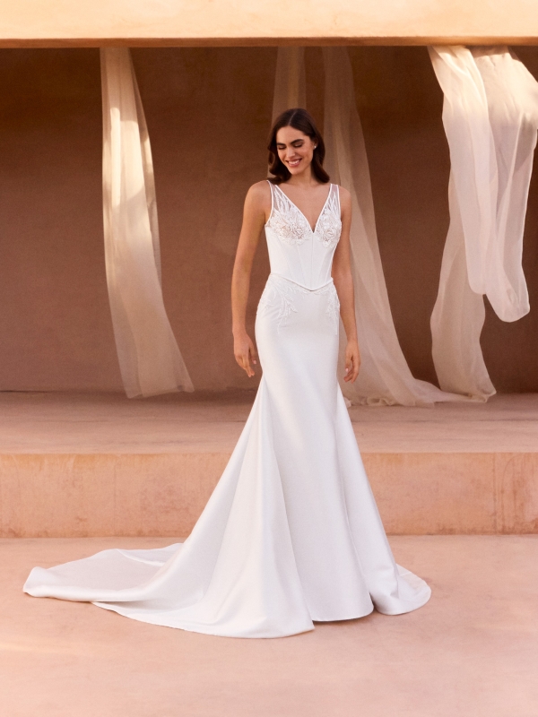 GRENAY Wedding Dress Pronovias collection 2027 | Boutique Paris GRENAY Wedding Dress Pronovias collection 2027 | Boutique Paris