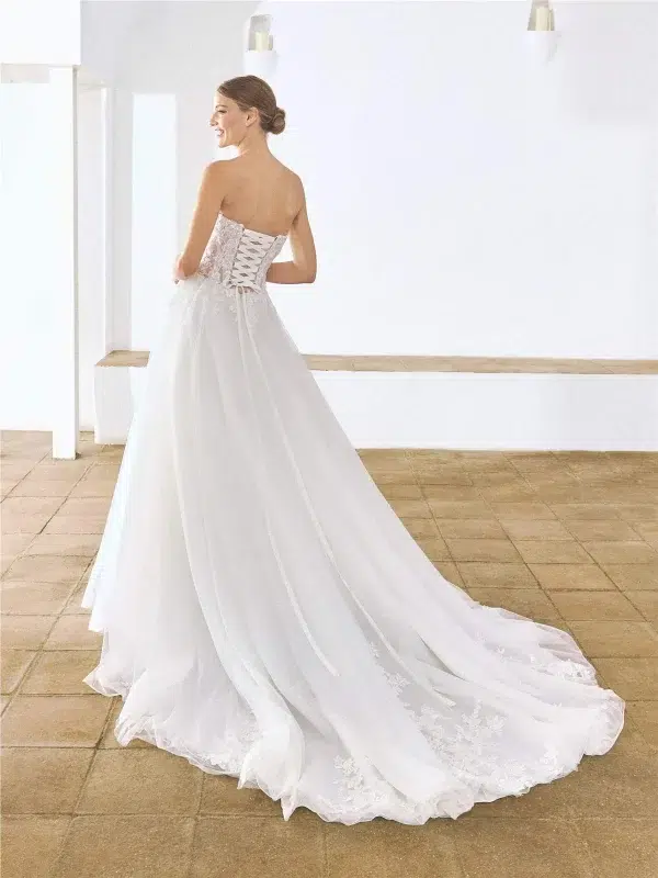 Robe de Mariée SAMPA White One Collection 2027 | Paris Robe de Mariée SAMPA White One Collection 2027 | Paris